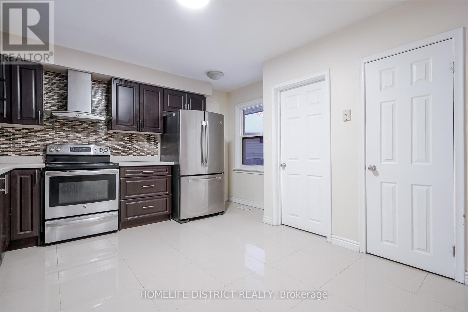 40 Calumet Crescent, Toronto, ON - Indoor Photo Showing Kitchen