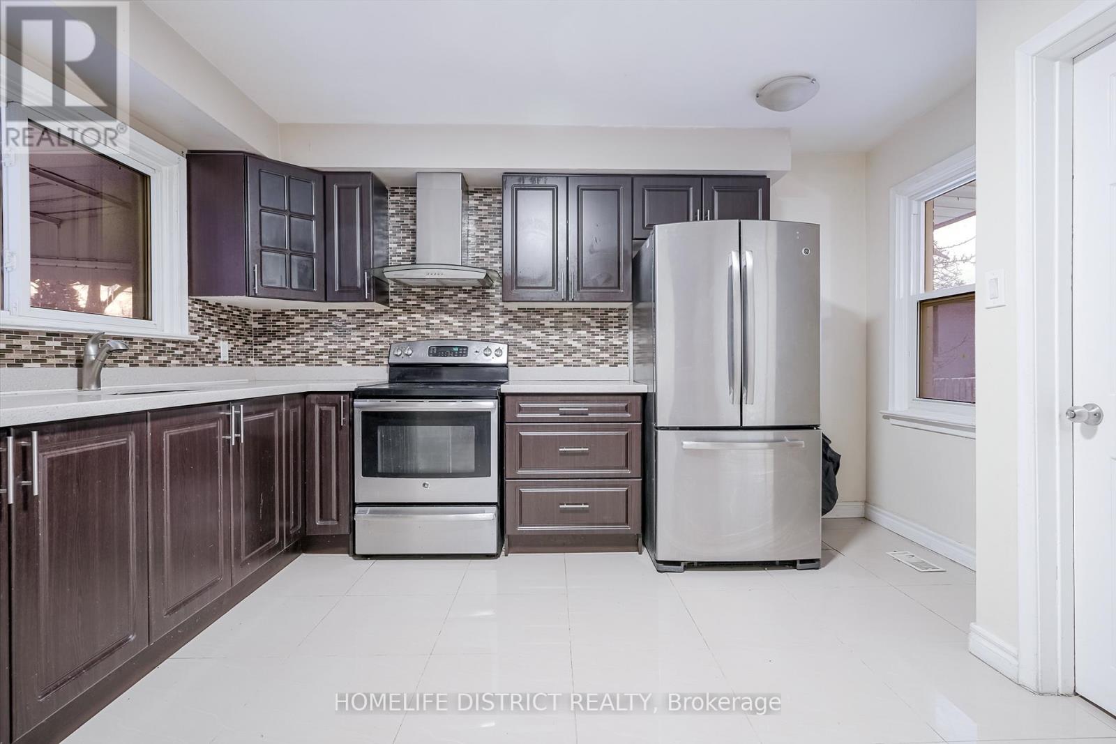 40 Calumet Crescent, Toronto, ON - Indoor Photo Showing Kitchen