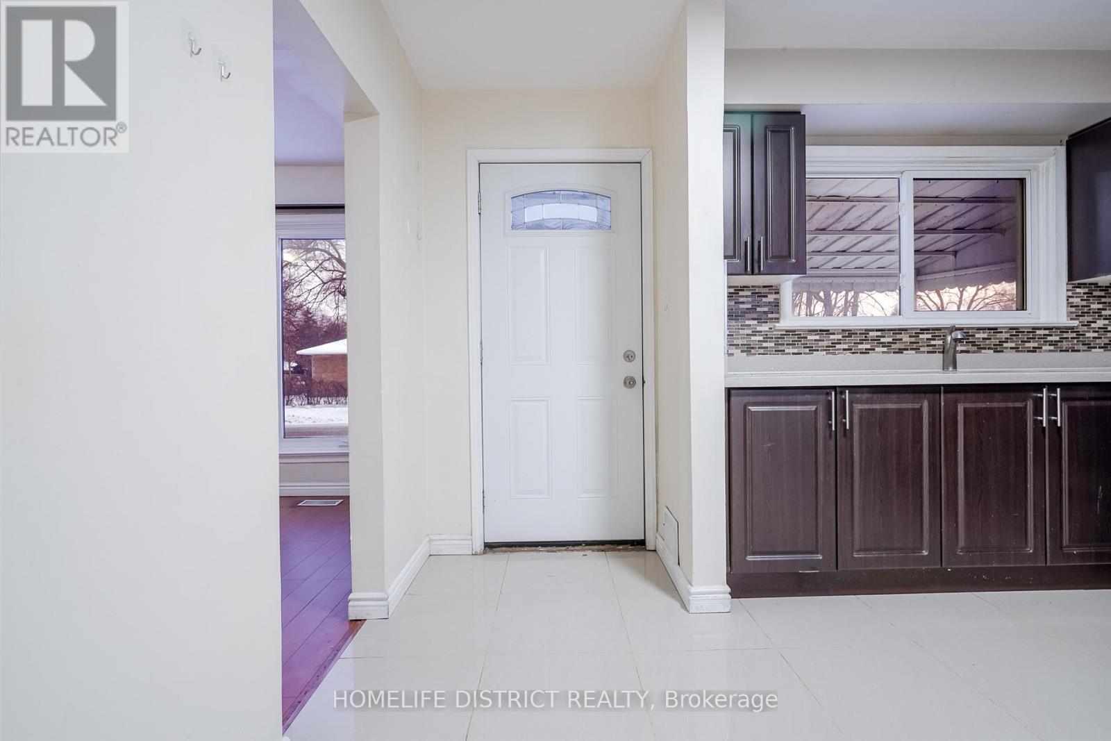 40 Calumet Crescent, Toronto, ON -