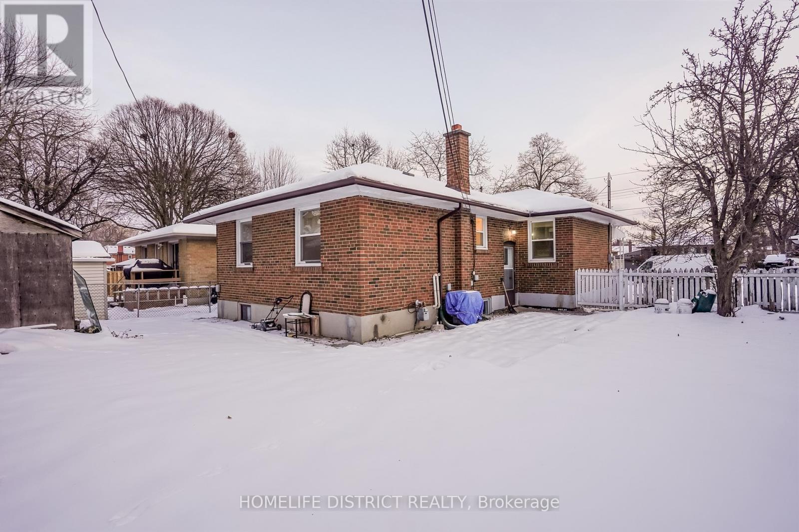 40 Calumet Crescent, Toronto, ON - Outdoor