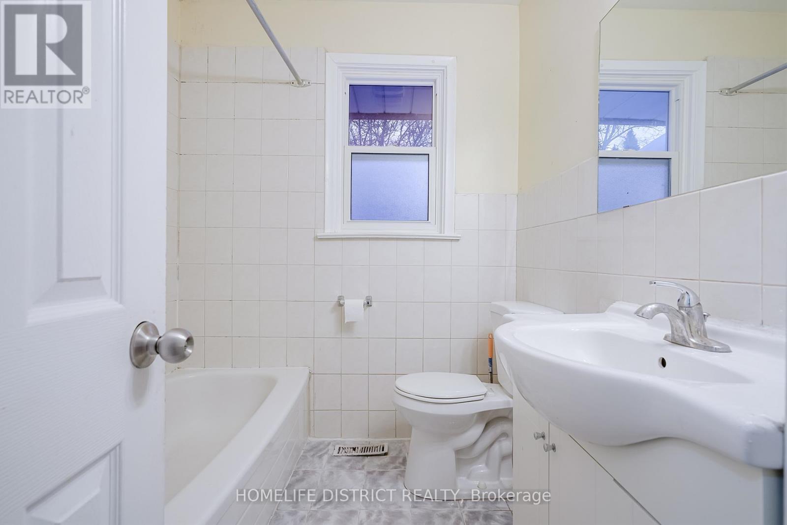 40 Calumet Crescent, Toronto, ON - Indoor Photo Showing Bathroom