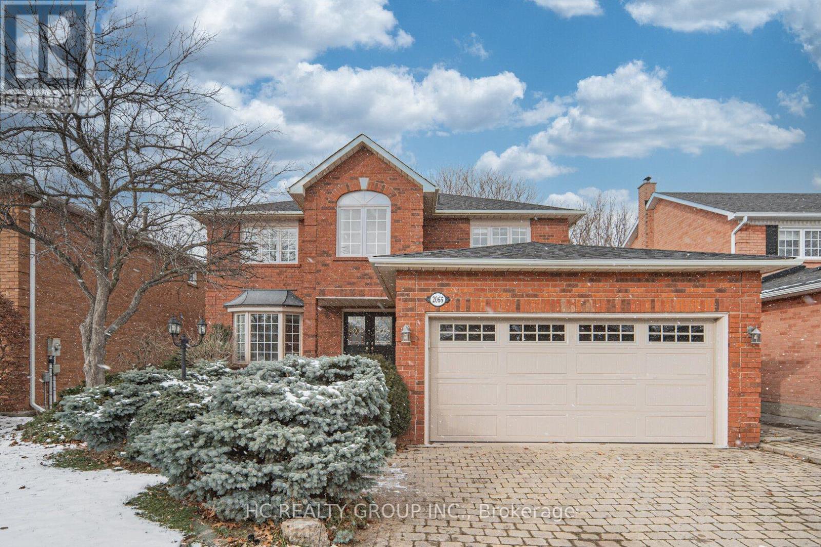 2066 Pineview Drive, Oakville, ON - Outdoor
