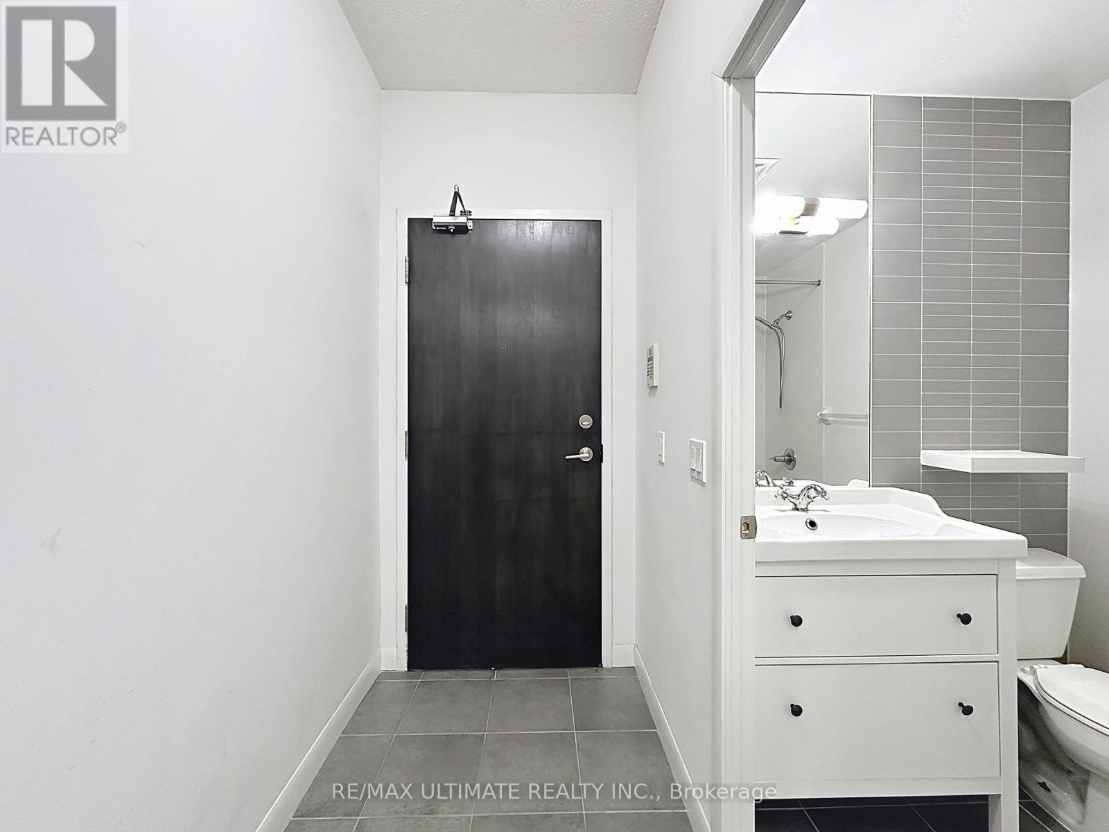 2411 - 235 Sherway Gardens Road, Toronto, ON - Indoor Photo Showing Bathroom