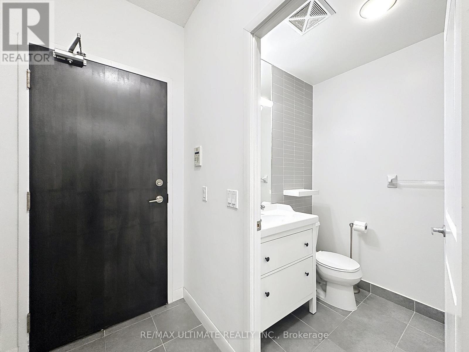 2411 - 235 Sherway Gardens Road, Toronto, ON - Indoor Photo Showing Bathroom