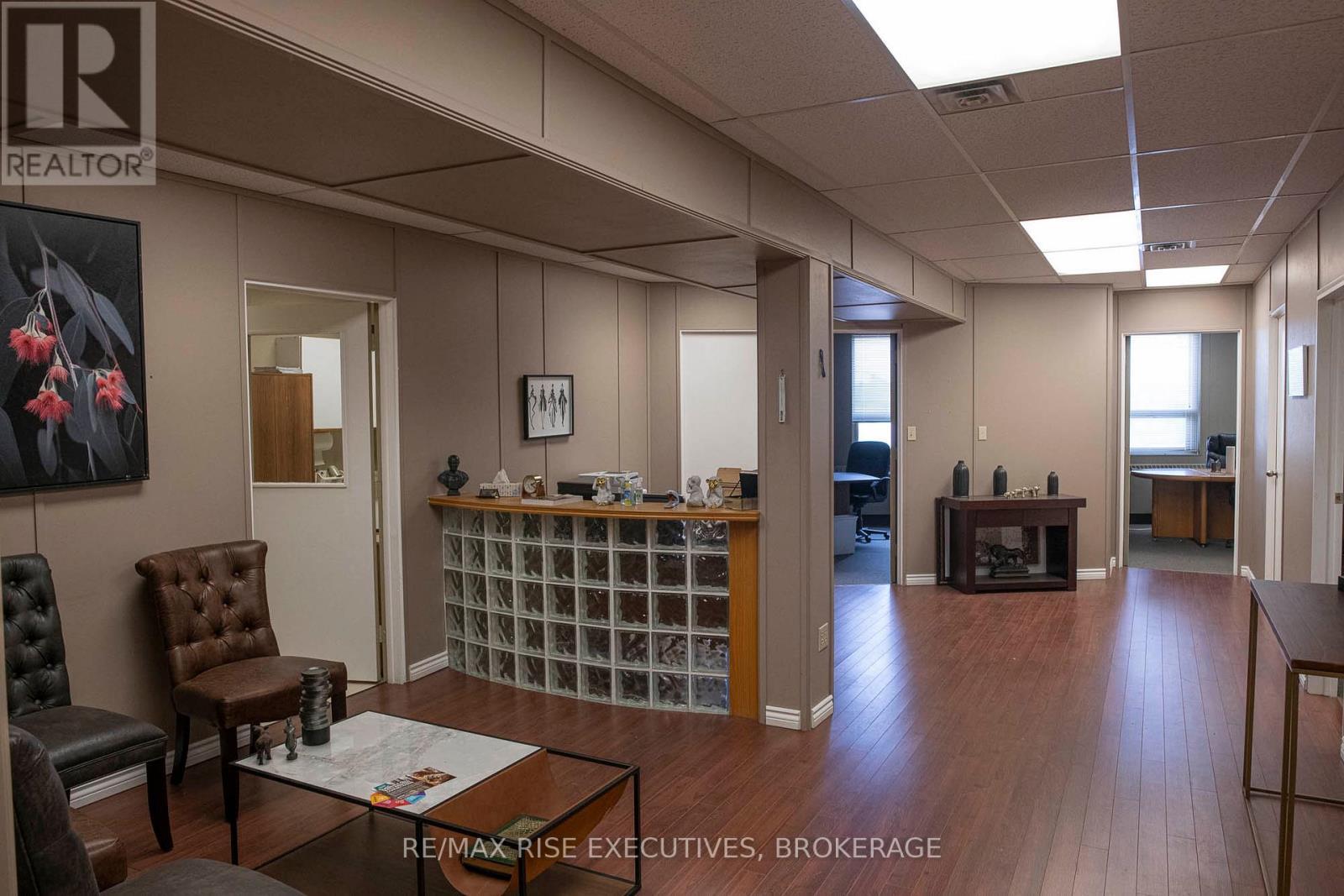 205 - 275 Ontario Street, Kingston (East Of Sir John A. Blvd), ON