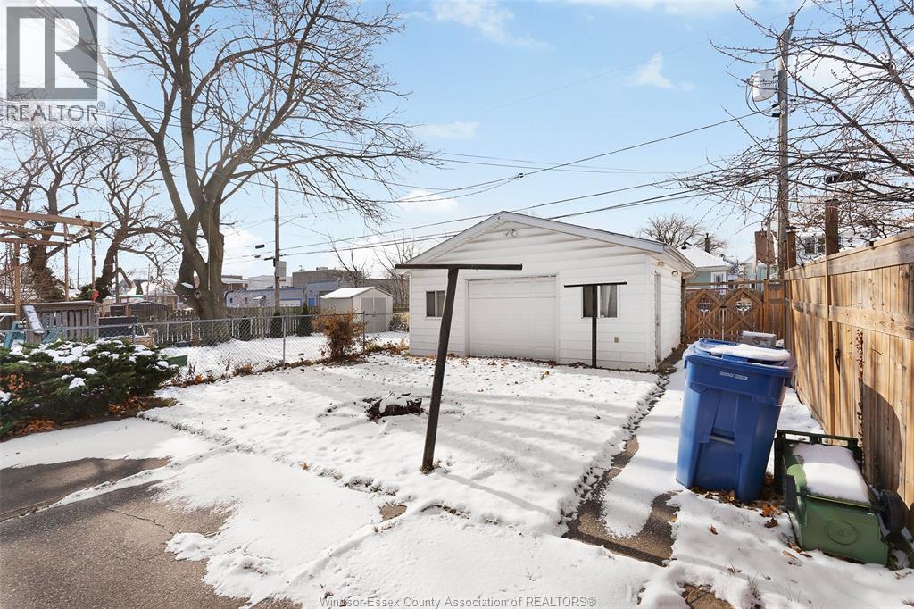 967 Gladstone, Windsor, ON - Outdoor