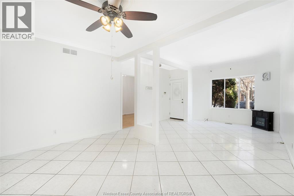 967 Gladstone, Windsor, ON - Indoor Photo Showing Other Room