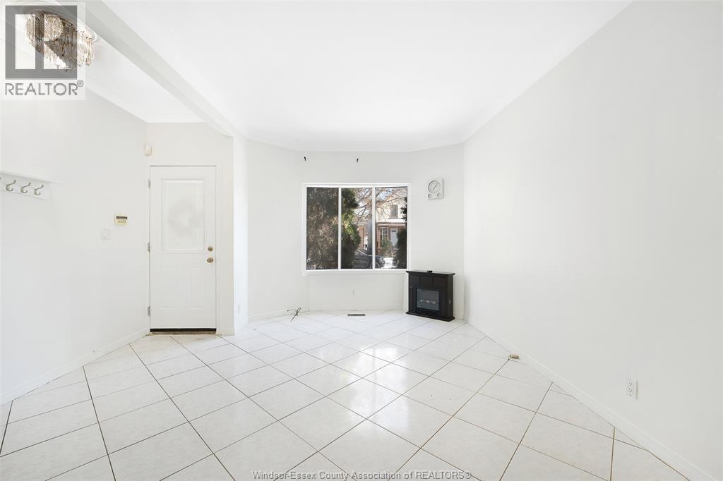 967 Gladstone, Windsor, ON - Indoor Photo Showing Other Room