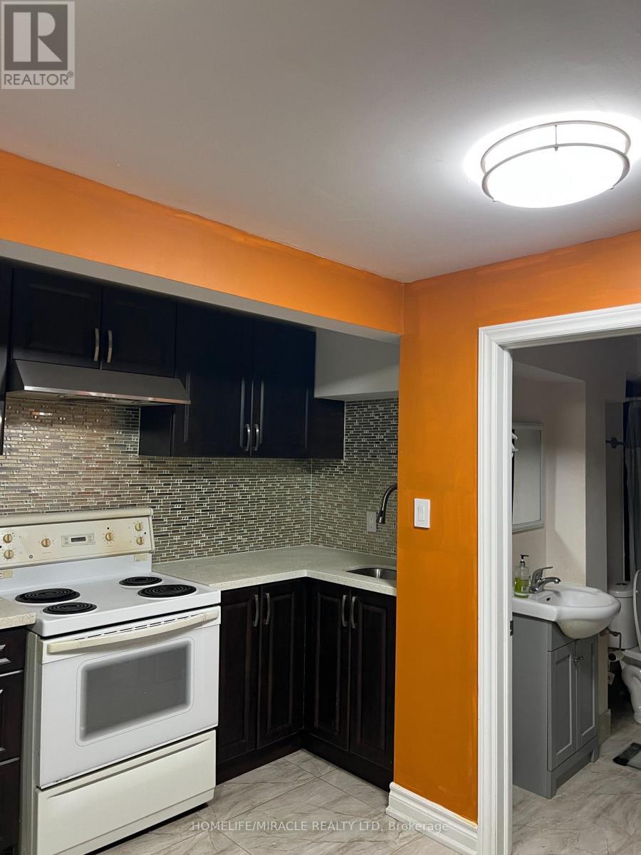 53 Wright Crescent, Ajax, ON - Indoor Photo Showing Kitchen