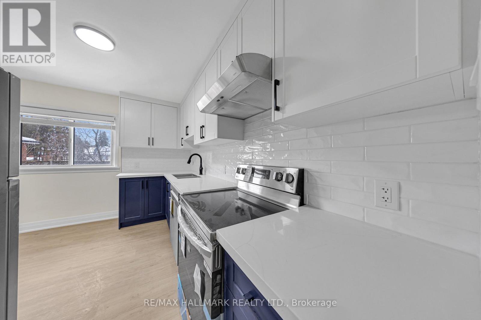 Main - 28 Furlong Court, Toronto, ON - Indoor Photo Showing Kitchen With Upgraded Kitchen