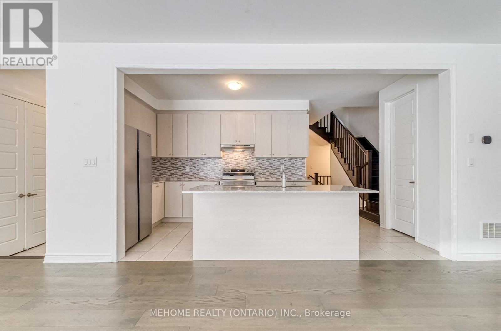 1851 Passionfruit Grove, Pickering, ON - Indoor Photo Showing Kitchen With Upgraded Kitchen
