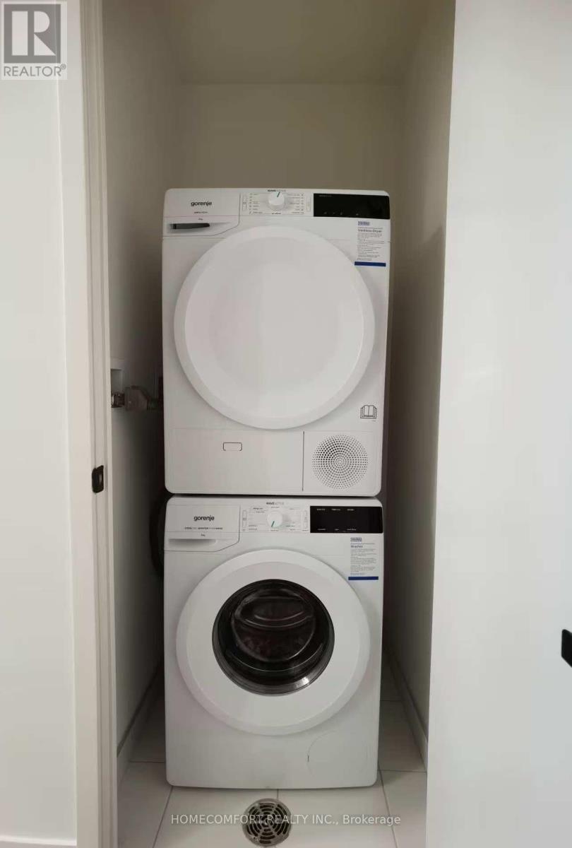 1502 - 8 Interchange Way, Vaughan, ON - Indoor Photo Showing Laundry Room