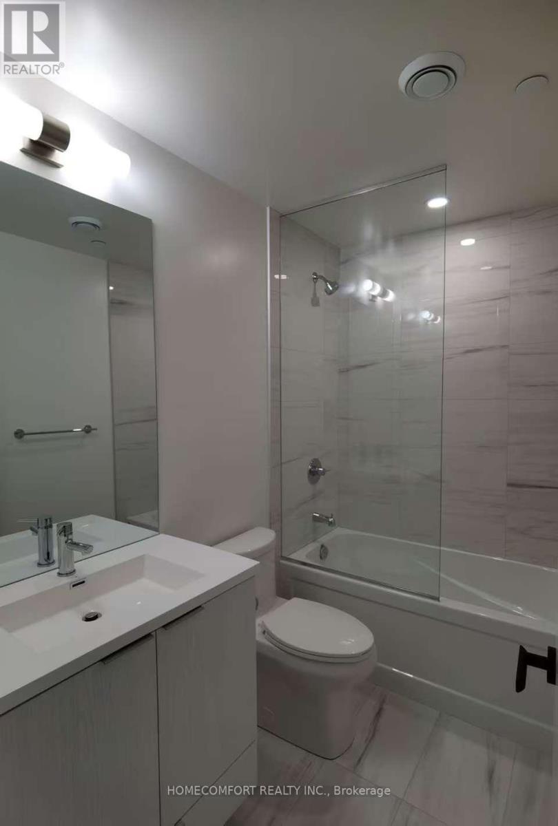 1502 - 8 Interchange Way, Vaughan, ON - Indoor Photo Showing Bathroom