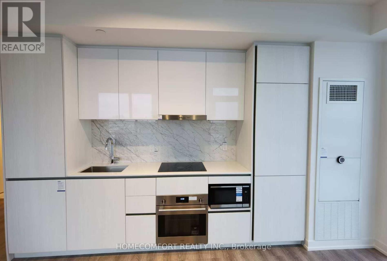 1502 - 8 Interchange Way, Vaughan, ON - Indoor Photo Showing Kitchen