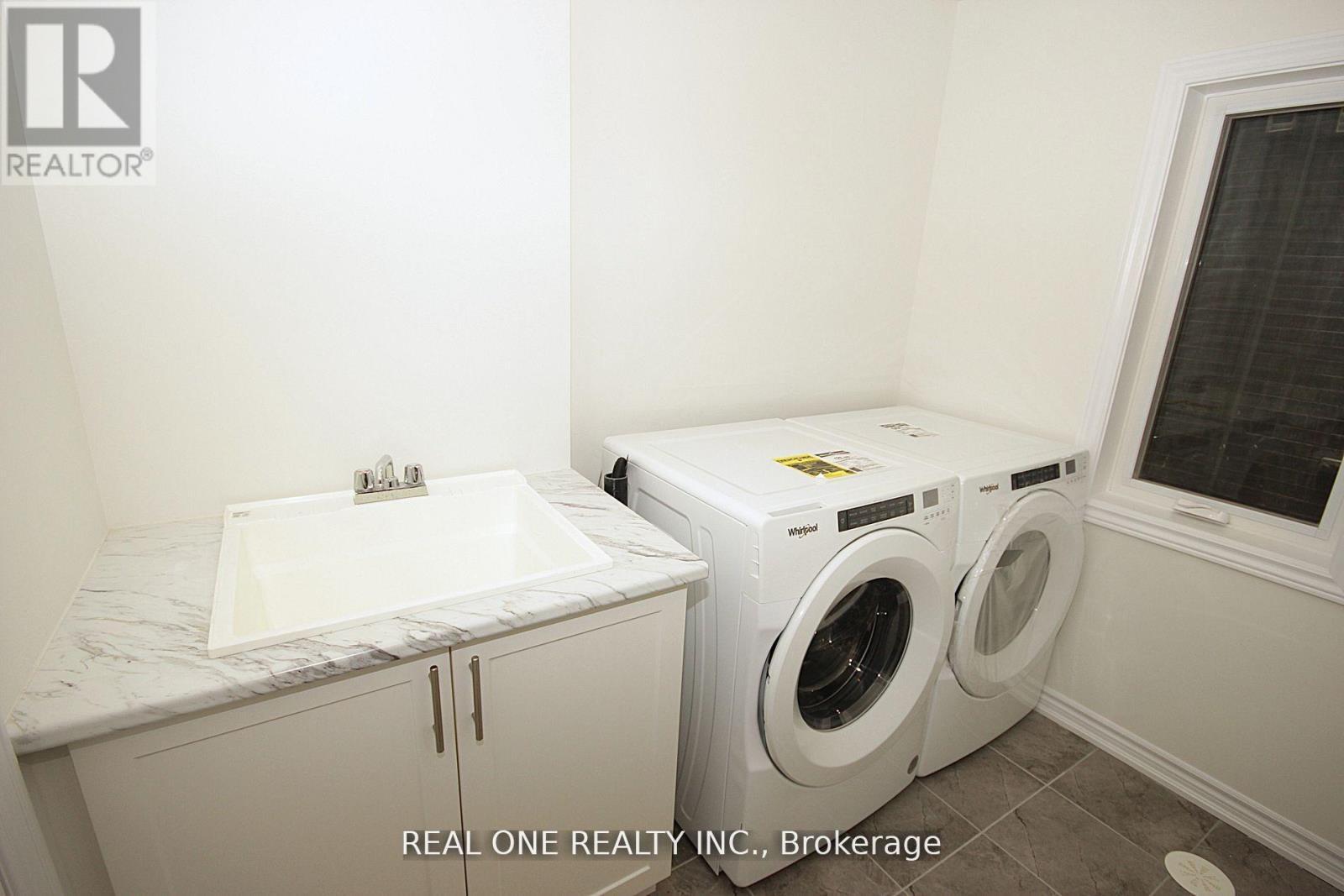 11 Gothenburg Lane, Markham, ON - Indoor Photo Showing Laundry Room