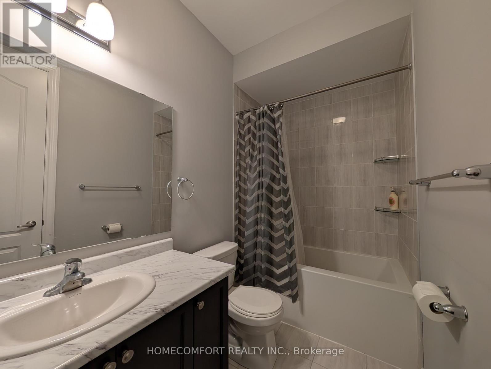 230 Paradelle Drive, Richmond Hill, ON - Indoor Photo Showing Bathroom