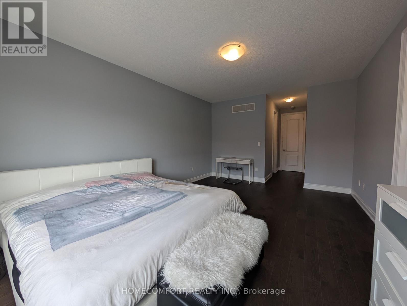 230 Paradelle Drive, Richmond Hill, ON - Indoor Photo Showing Bedroom