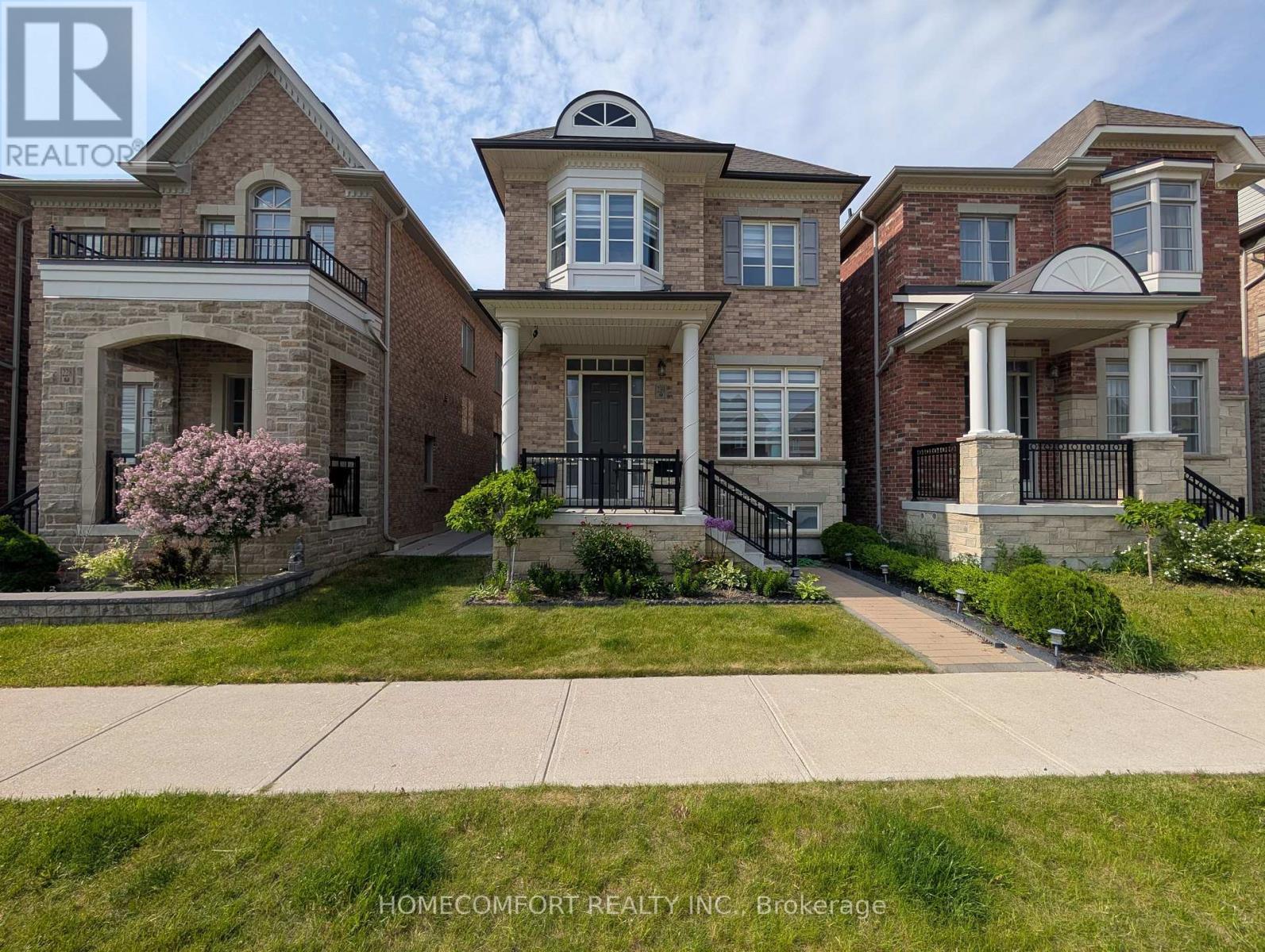 230 Paradelle Drive, Richmond Hill, ON - Outdoor With Facade