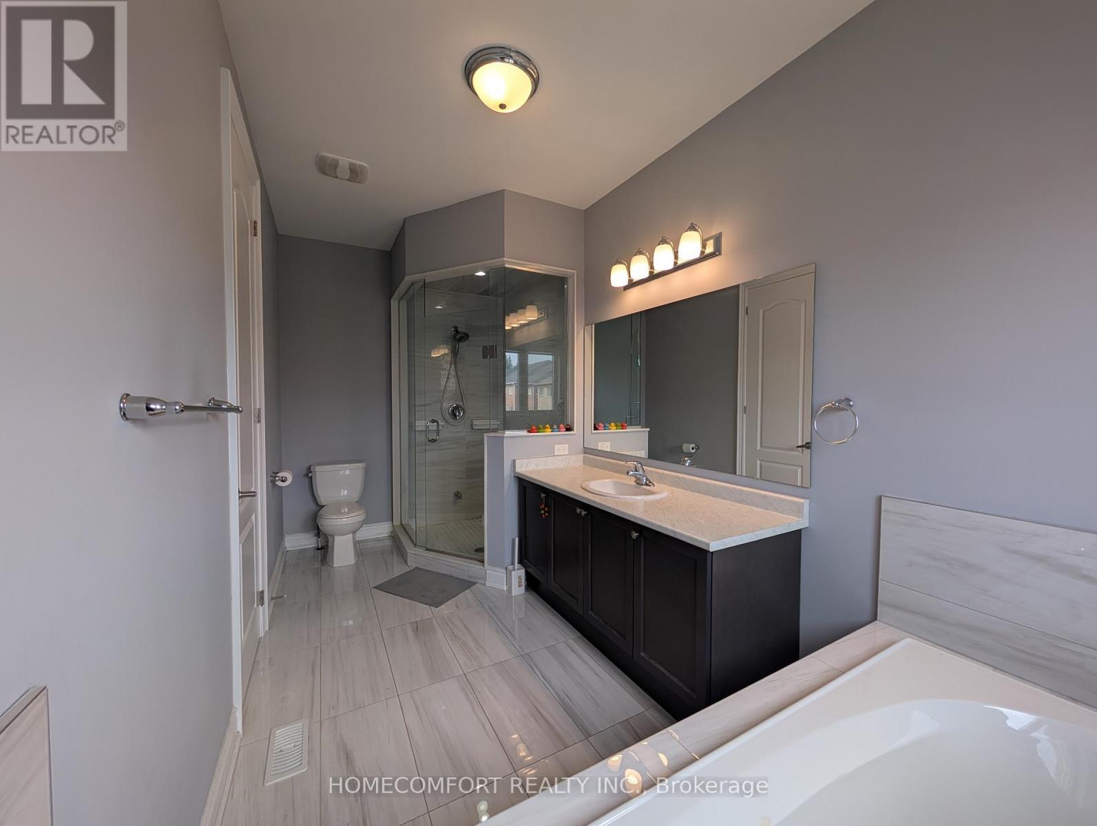 230 Paradelle Drive, Richmond Hill, ON - Indoor Photo Showing Bathroom