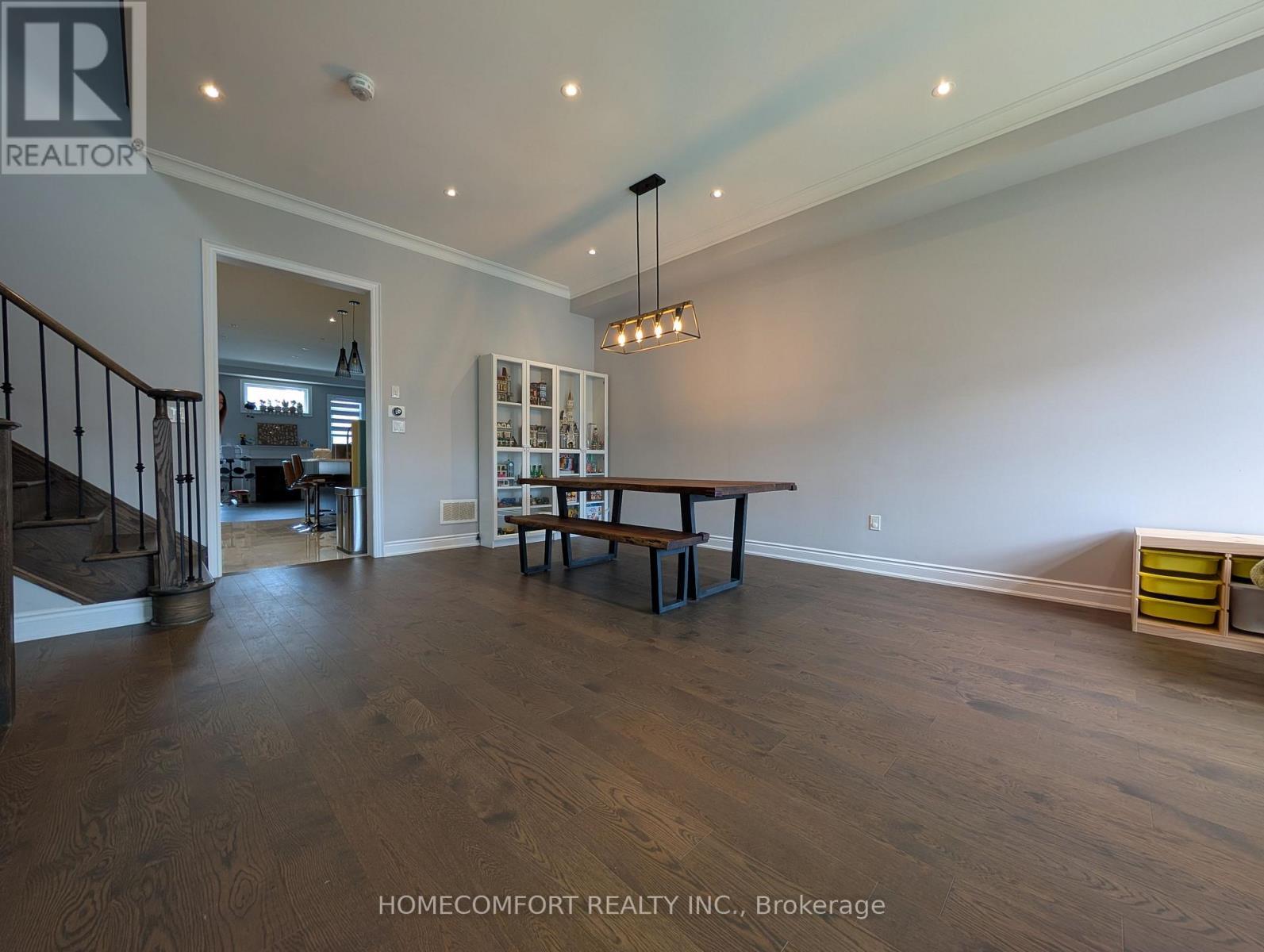 230 Paradelle Drive, Richmond Hill, ON - Indoor Photo Showing Other Room