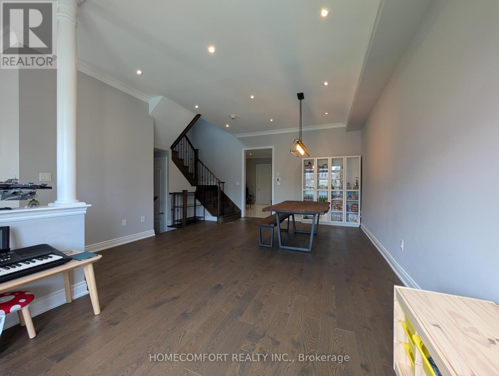 230 Paradelle Drive, Richmond Hill, ON - Indoor Photo Showing Other Room