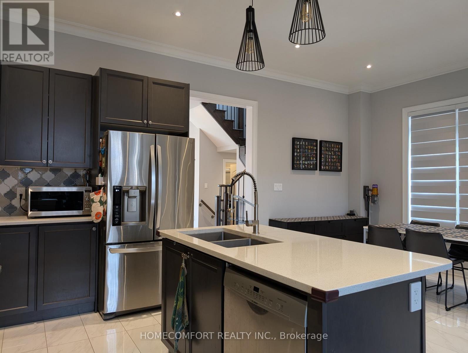 230 Paradelle Drive, Richmond Hill, ON - Indoor Photo Showing Kitchen With Double Sink