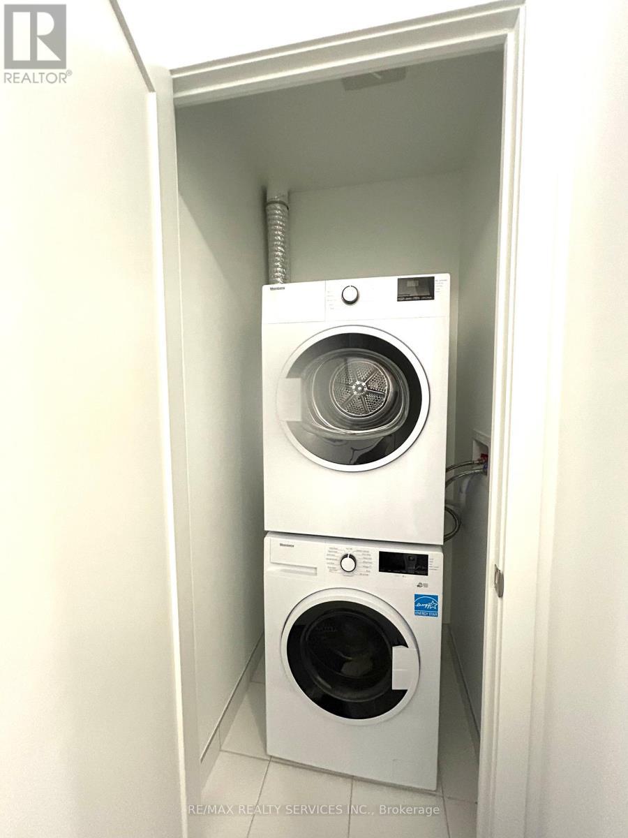 9763 Markham Road, Markham, ON - Indoor Photo Showing Laundry Room