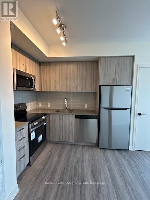 903 - 8020 Derry Road, Milton, ON - Indoor Photo Showing Kitchen