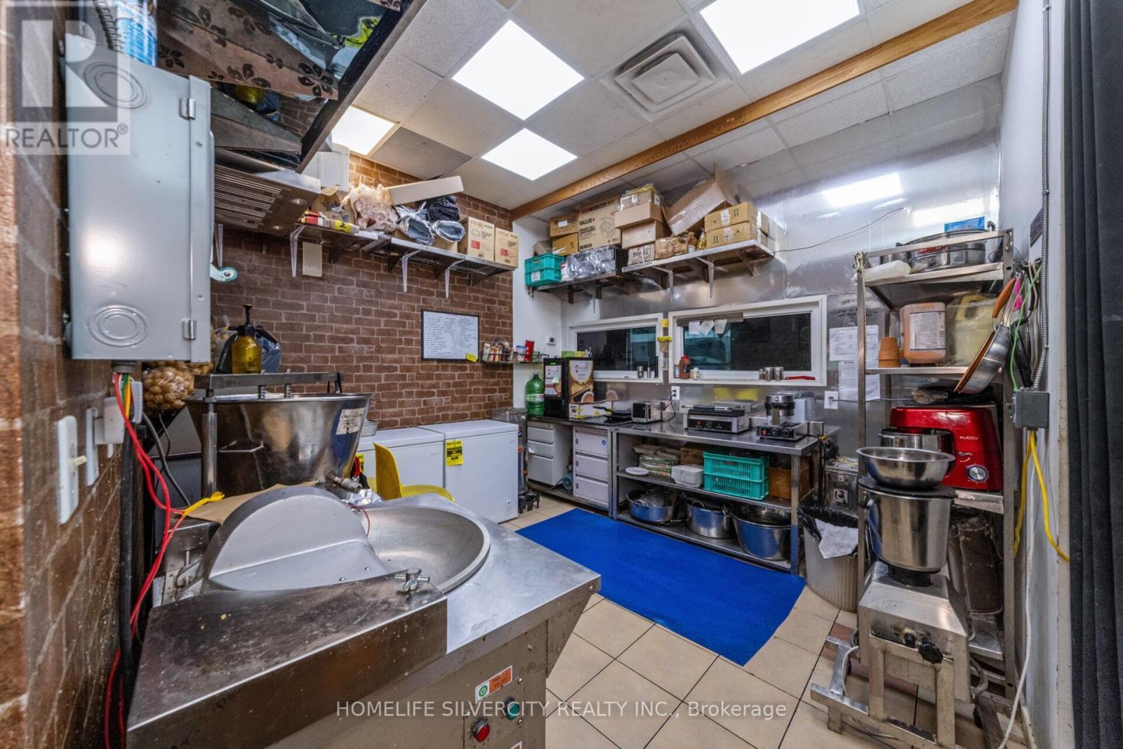 2855 Derry Road E, Mississauga, ON