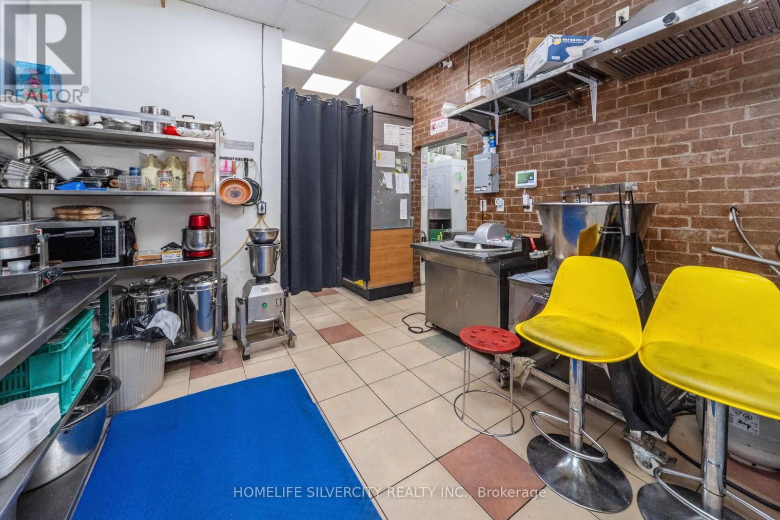 2855 Derry Road E, Mississauga, ON