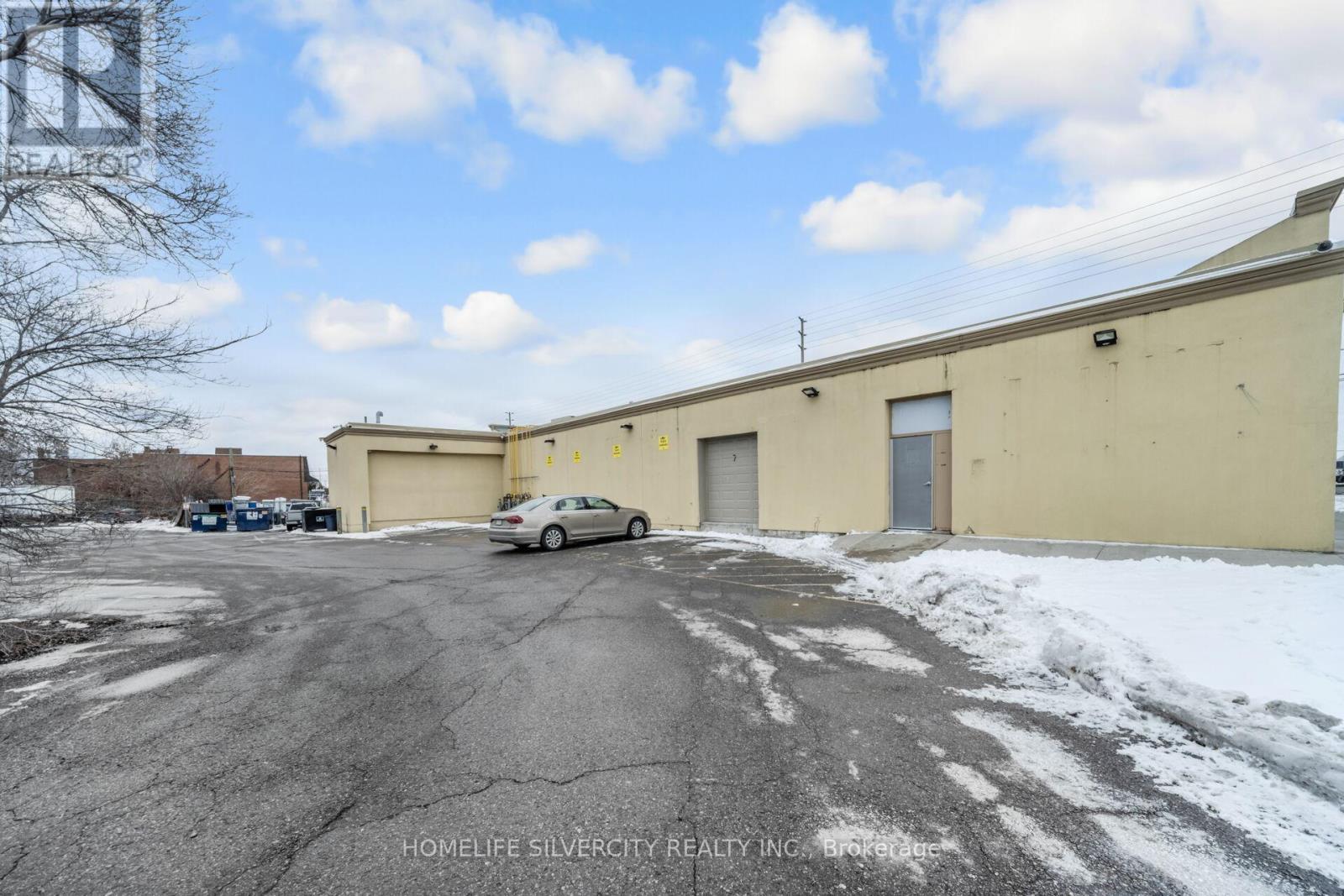 2855 Derry Road E, Mississauga, ON