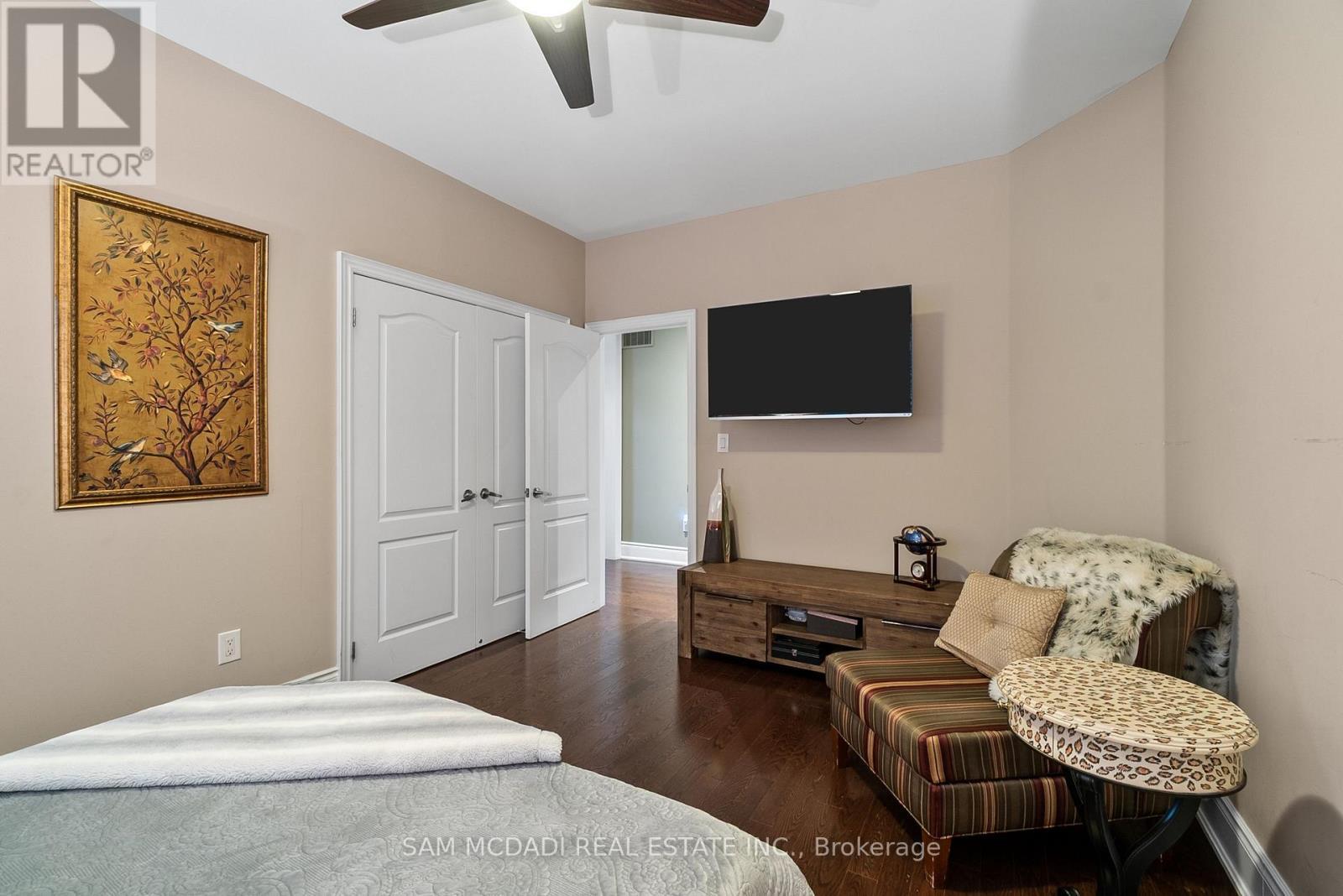 1220 Milna Drive, Oakville, ON - Indoor Photo Showing Bedroom