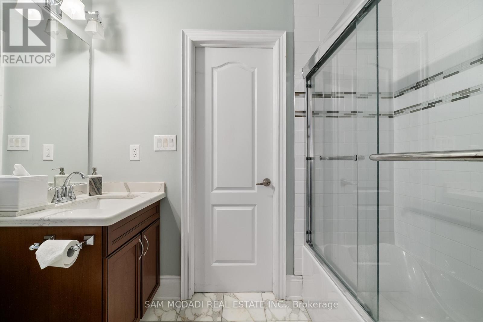 1220 Milna Drive, Oakville, ON - Indoor Photo Showing Bathroom