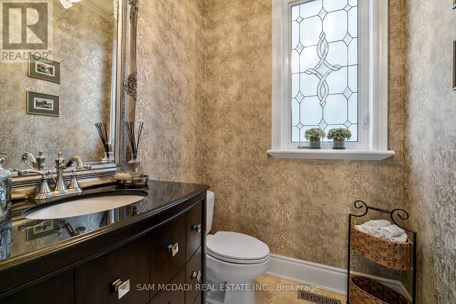 1220 Milna Drive, Oakville, ON - Indoor Photo Showing Bathroom