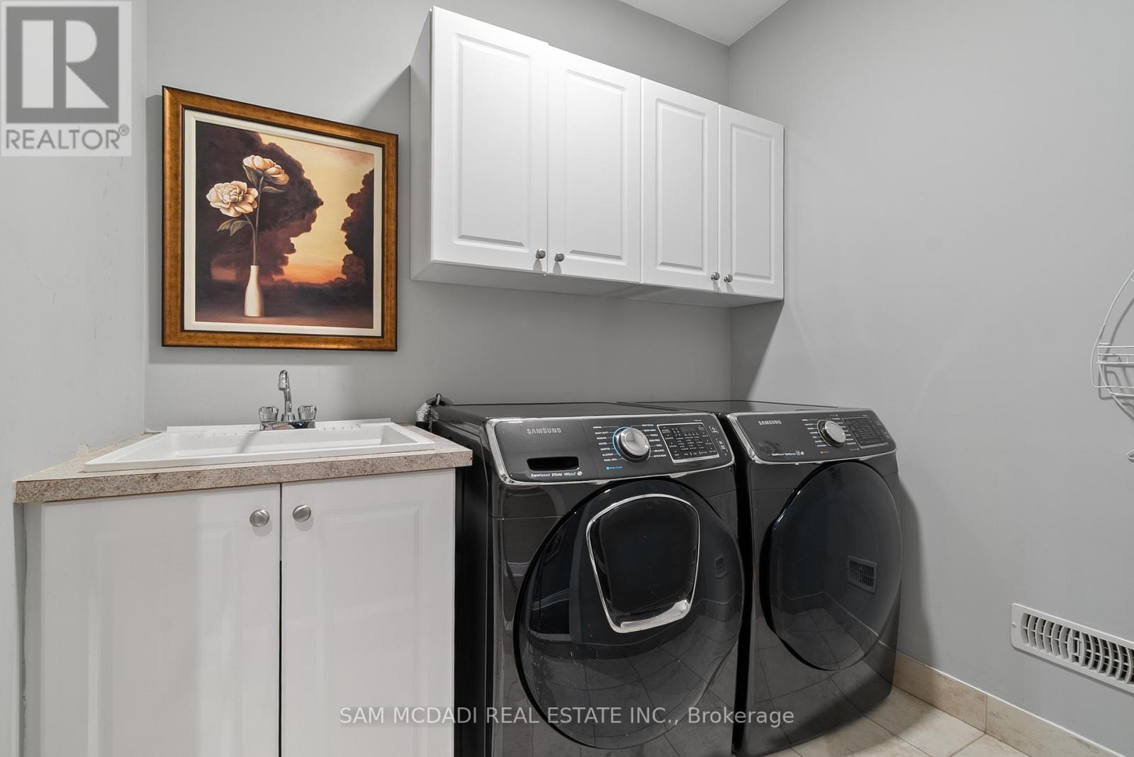 1220 Milna Drive, Oakville, ON - Indoor Photo Showing Laundry Room