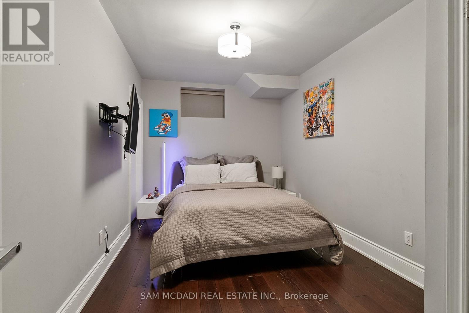1220 Milna Drive, Oakville, ON - Indoor Photo Showing Bedroom