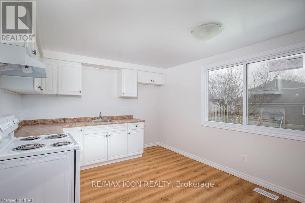 55 Crehan Crescent, Stratford, ON - Indoor Photo Showing Kitchen