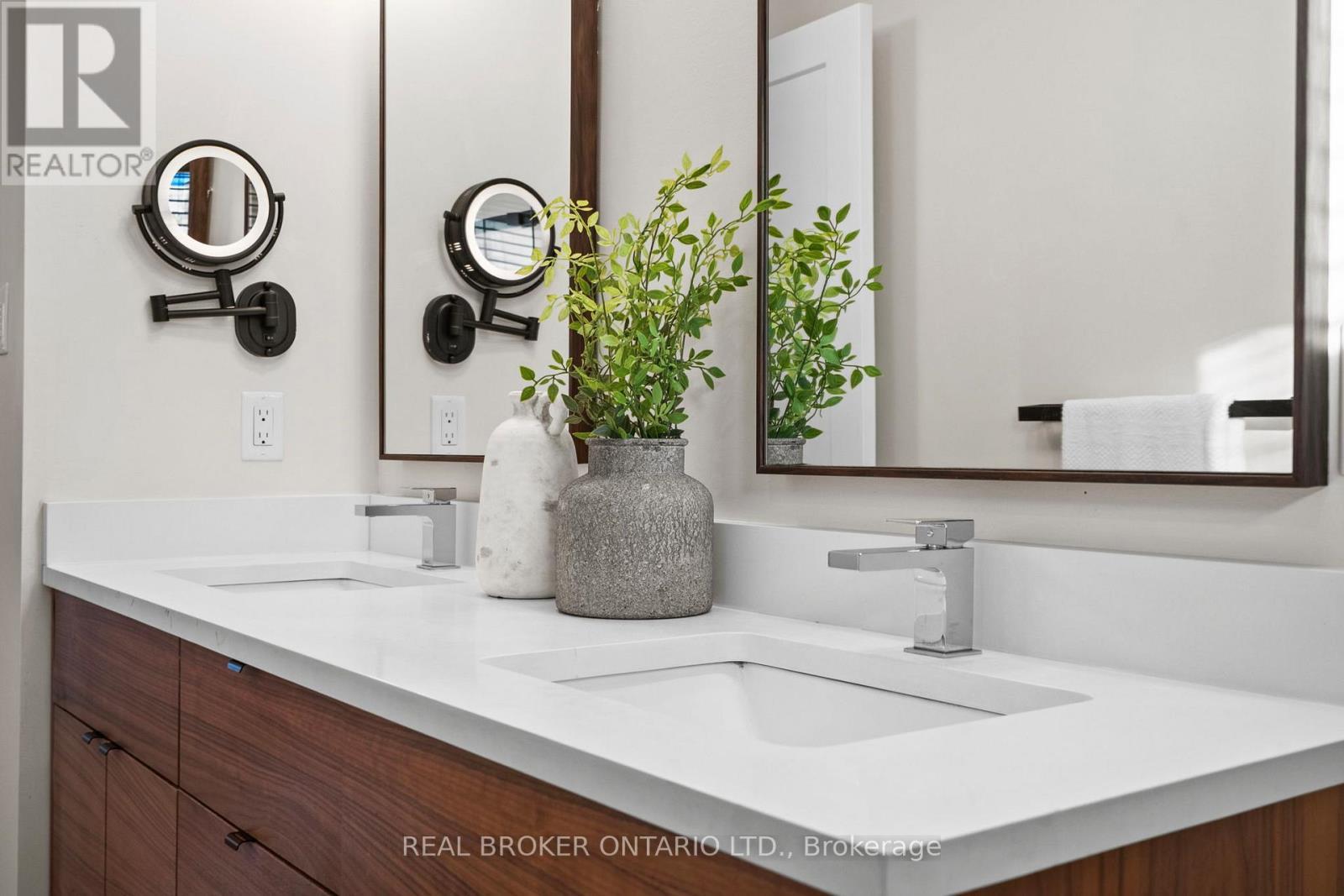 190 Winston Boulevard, Cambridge, ON - Indoor Photo Showing Bathroom