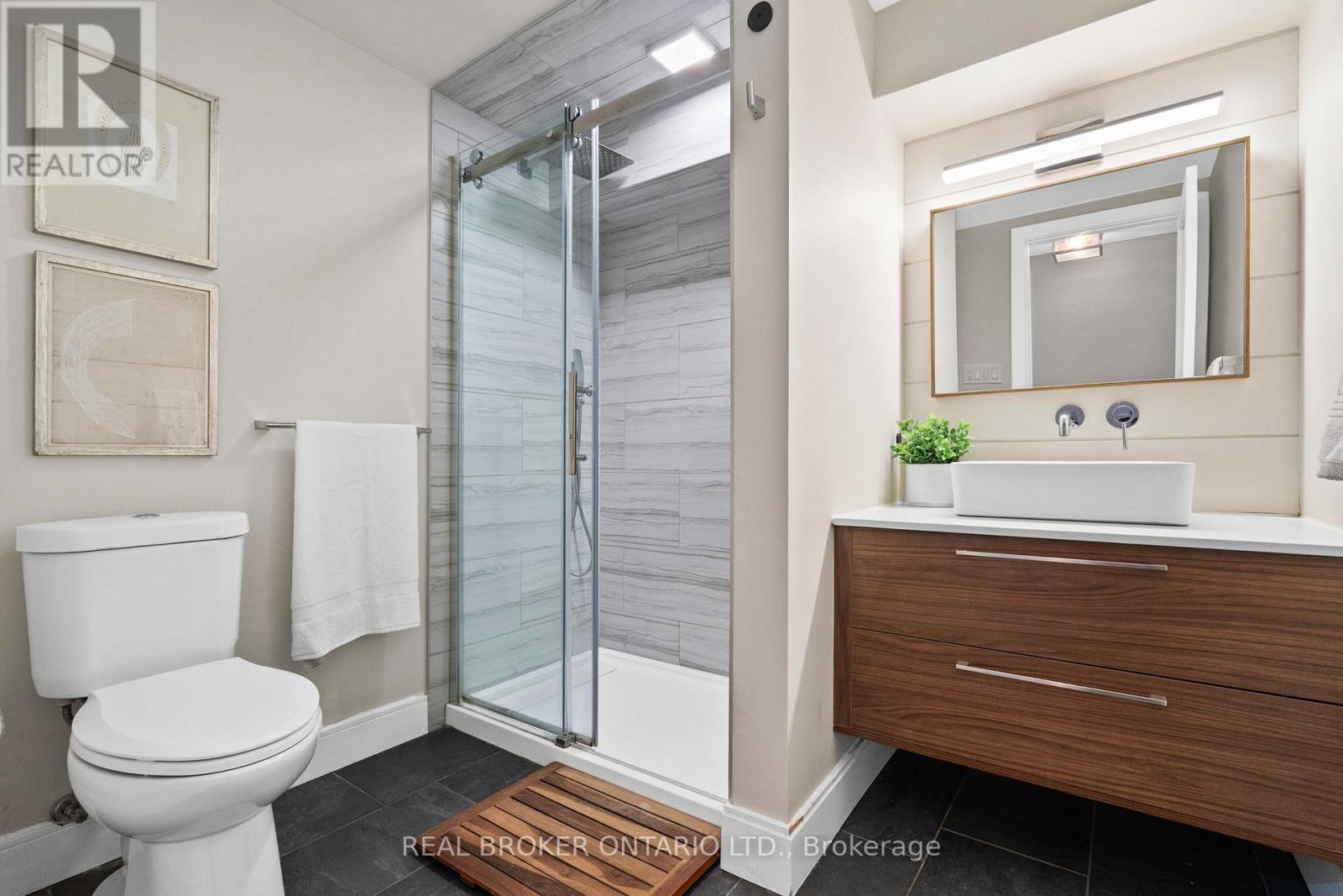 190 Winston Boulevard, Cambridge, ON - Indoor Photo Showing Bathroom