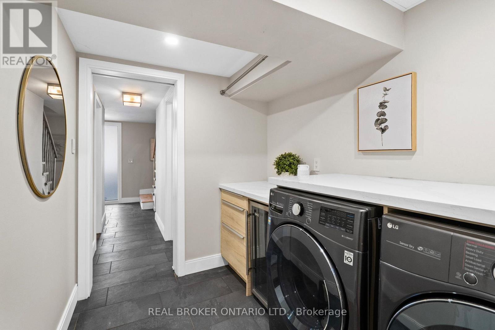 190 Winston Boulevard, Cambridge, ON - Indoor Photo Showing Laundry Room