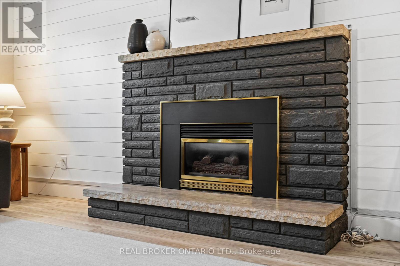 190 Winston Boulevard, Cambridge, ON - Indoor With Fireplace