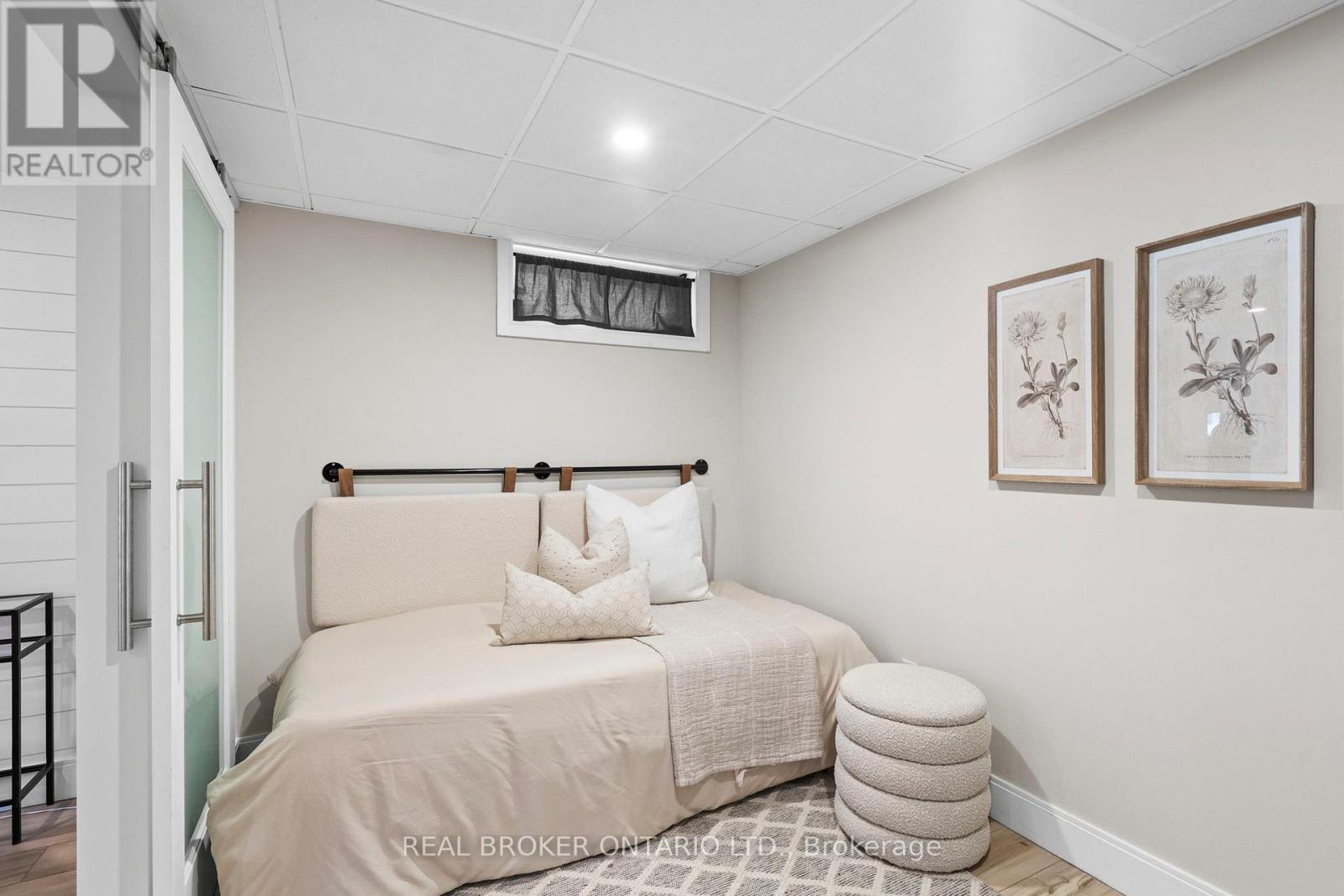 190 Winston Boulevard, Cambridge, ON - Indoor Photo Showing Bedroom