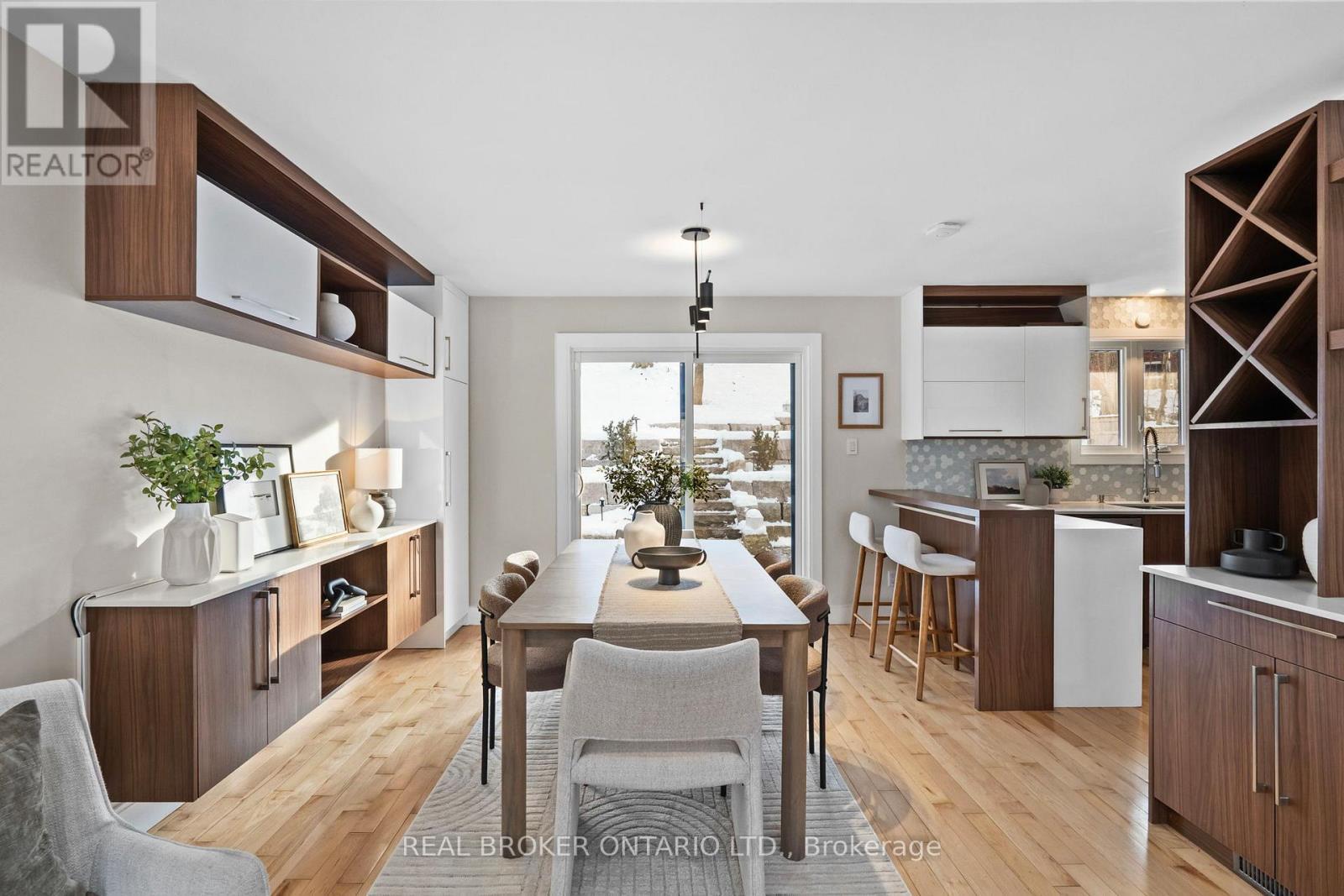 190 Winston Boulevard, Cambridge, ON - Indoor Photo Showing Dining Room
