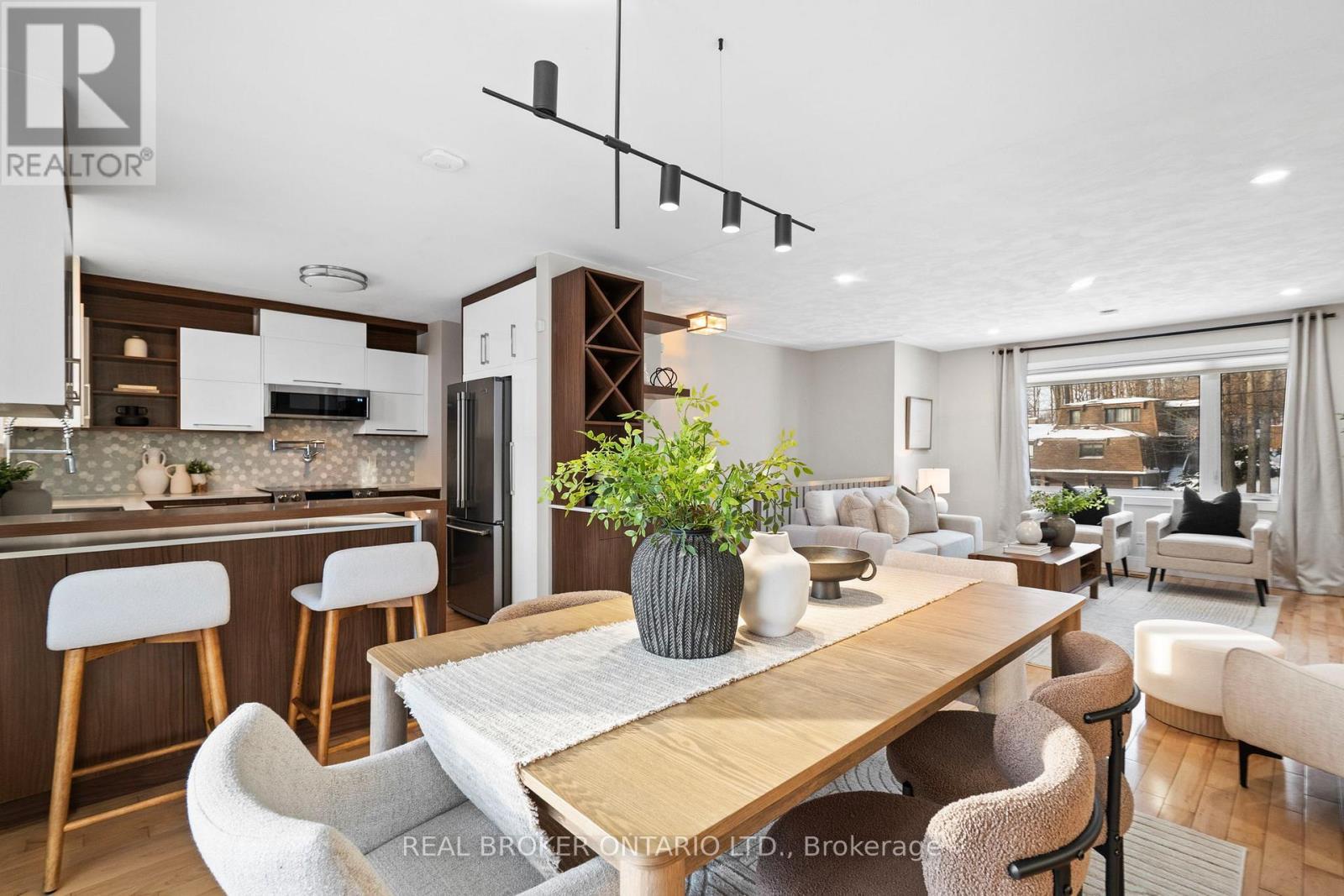 190 Winston Boulevard, Cambridge, ON - Indoor Photo Showing Dining Room