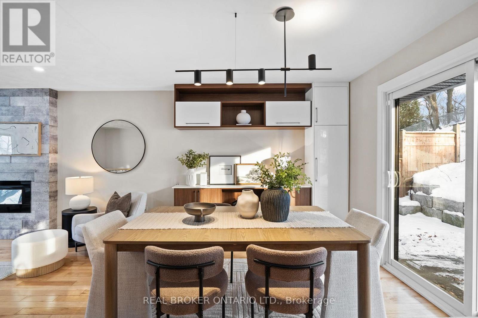 190 Winston Boulevard, Cambridge, ON - Indoor Photo Showing Dining Room With Fireplace