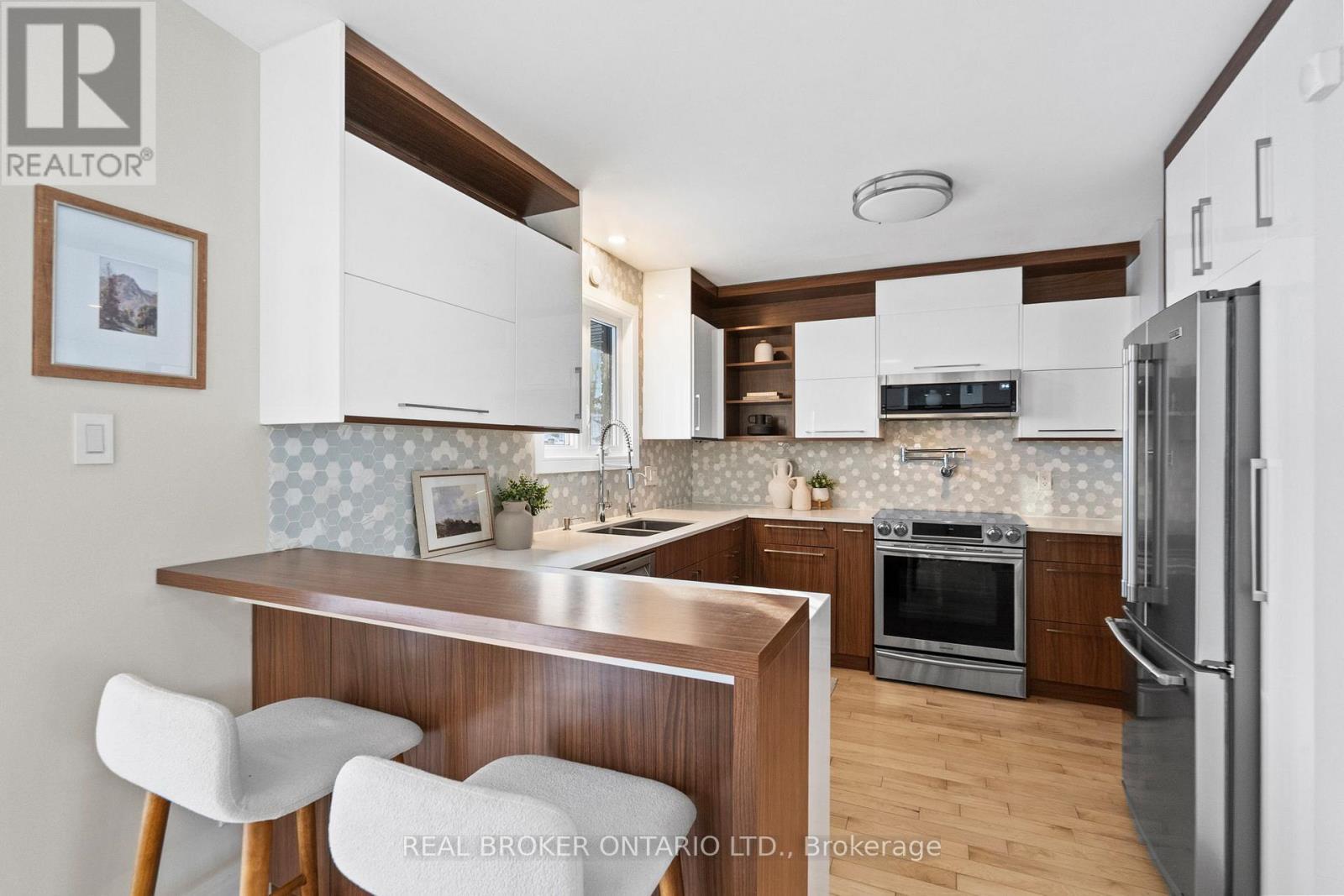 190 Winston Boulevard, Cambridge, ON - Indoor Photo Showing Kitchen With Double Sink