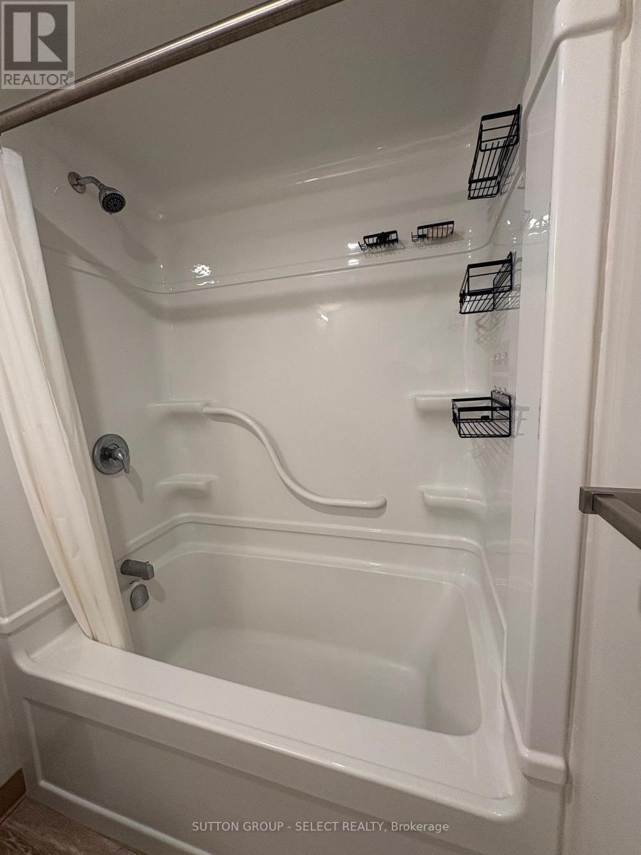 1203 - 99 Pond Mills Road, London South (South J), ON - Indoor Photo Showing Bathroom