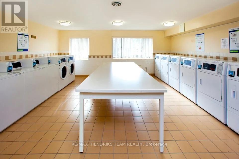 708 - 610 Lake Street, St. Catharines (Lakeport), ON - Indoor Photo Showing Laundry Room