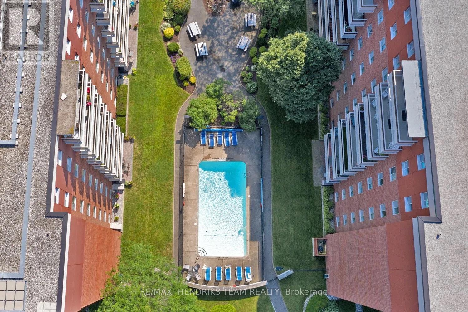 708 - 610 Lake Street, St. Catharines (Lakeport), ON - Outdoor