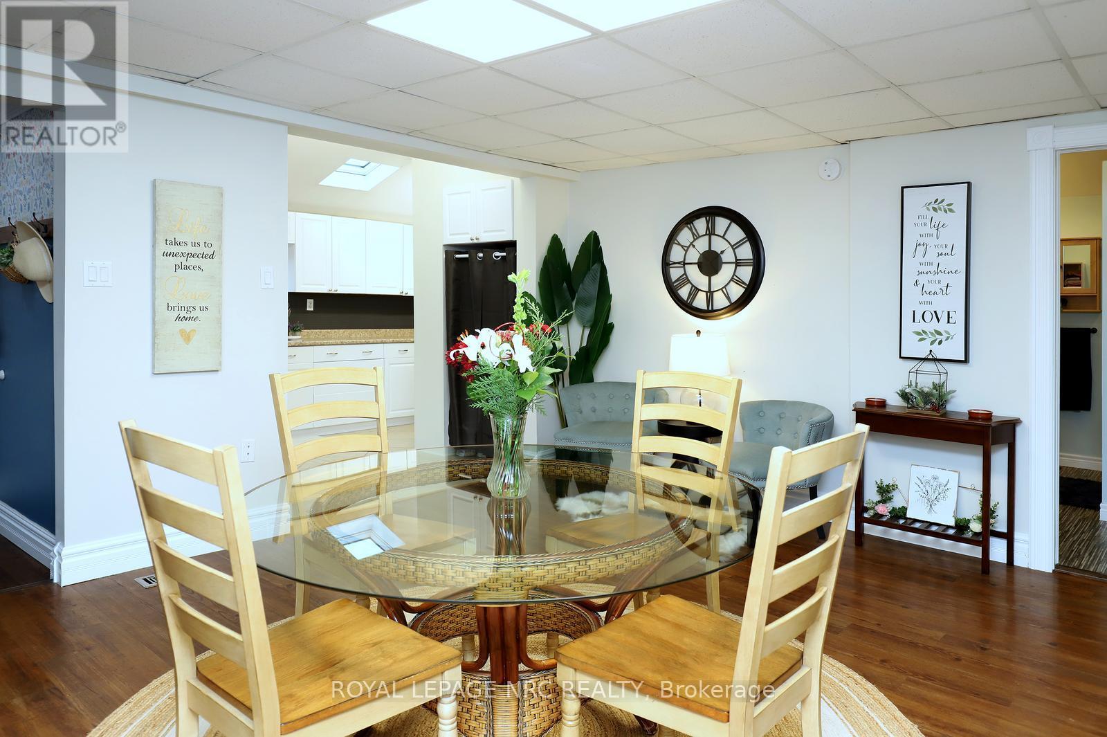 8190 Mud Street, Grimsby, ON - Indoor Photo Showing Dining Room